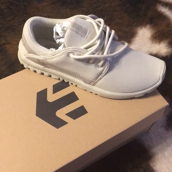 Etnies Shoes - Women’s Etnies 6.5